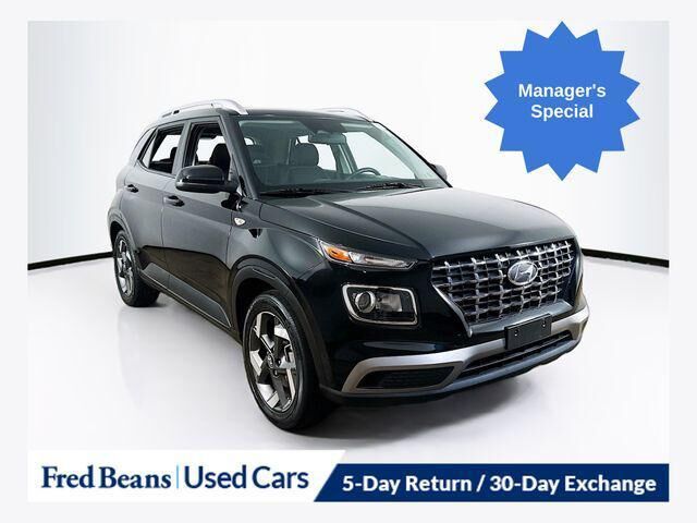 2023 Hyundai VENUE SEL — photo 1 of 13