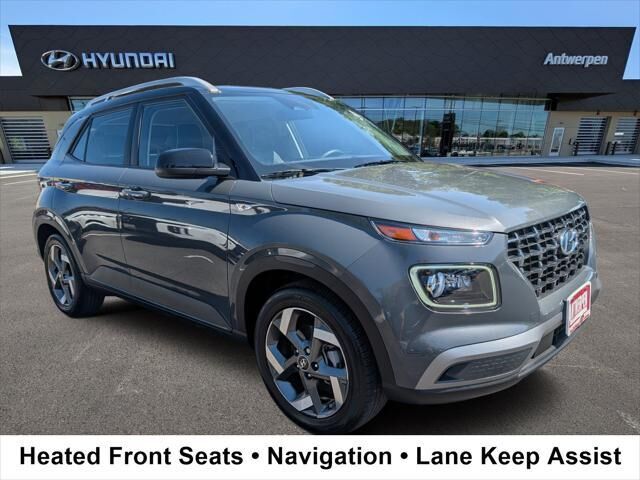 2025 Hyundai VENUE Limited — photo 1 of 13