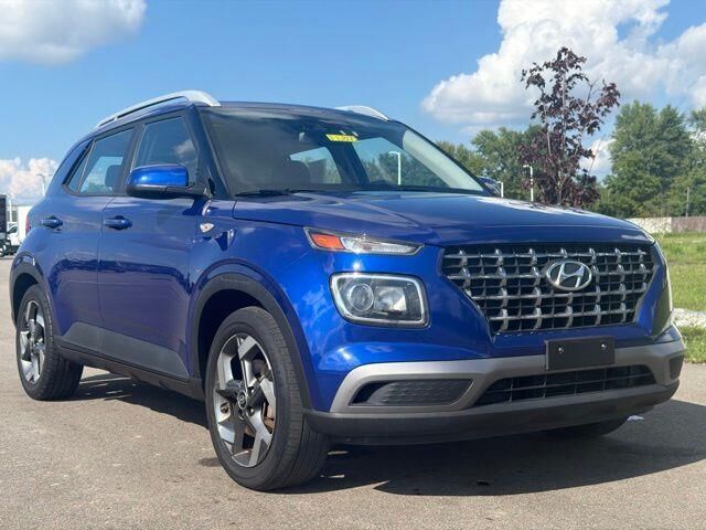 2021 Hyundai VENUE SEL — photo 1 of 13