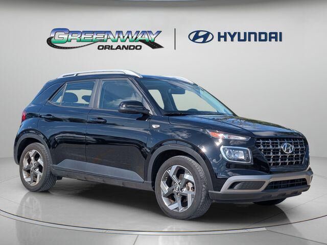 2024 Hyundai VENUE SEL — photo 1 of 13
