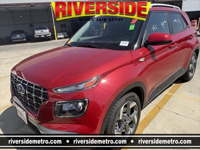 2022 Hyundai VENUE SEL — photo 1 of 4