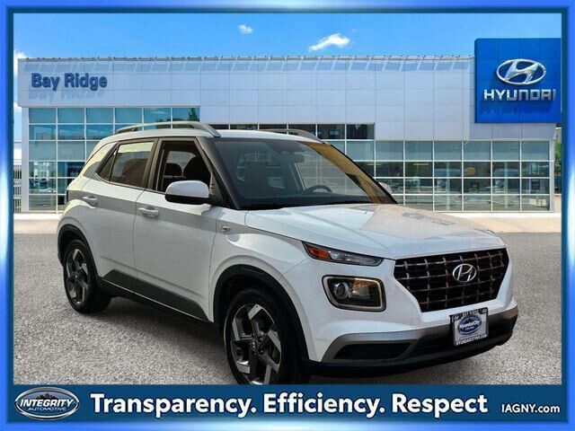 2025 Hyundai VENUE SEL — photo 1 of 10