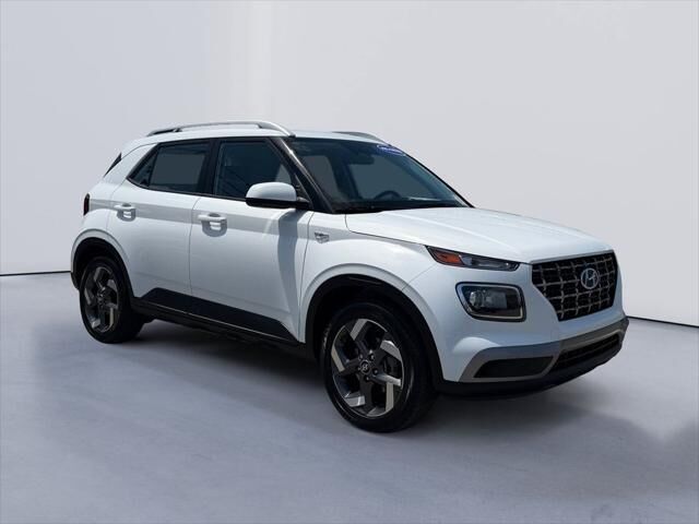 2023 Hyundai VENUE SEL — photo 1 of 13