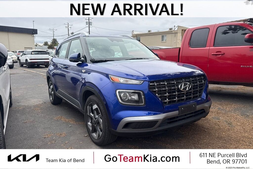 2025 Hyundai Venue SEL — photo 1 of 13