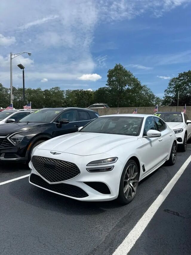 2025 Genesis G70 2.5T Standard