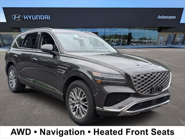 2025 Genesis GV80 2.5T Standard — photo 1 of 13