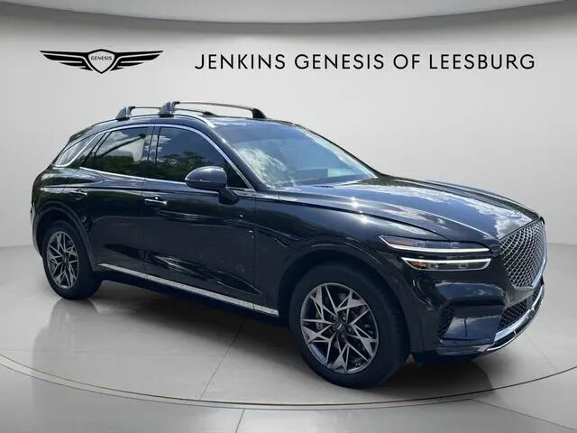 2023 Genesis GV70 2.5T Standard — photo 1 of 13