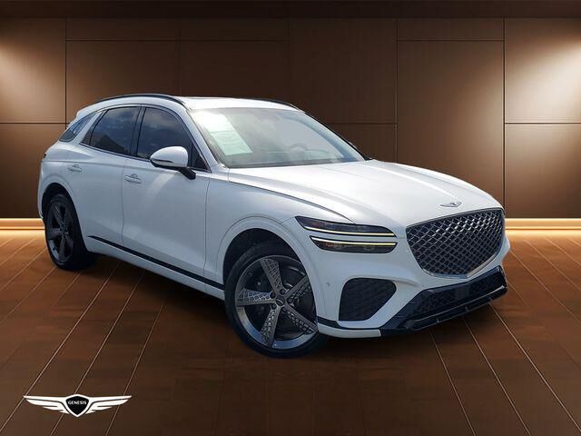 2023 Genesis GV70 2.5T Standard — photo 1 of 13