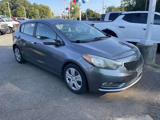 2016 Kia Forte5 LX — photo 1 of 9