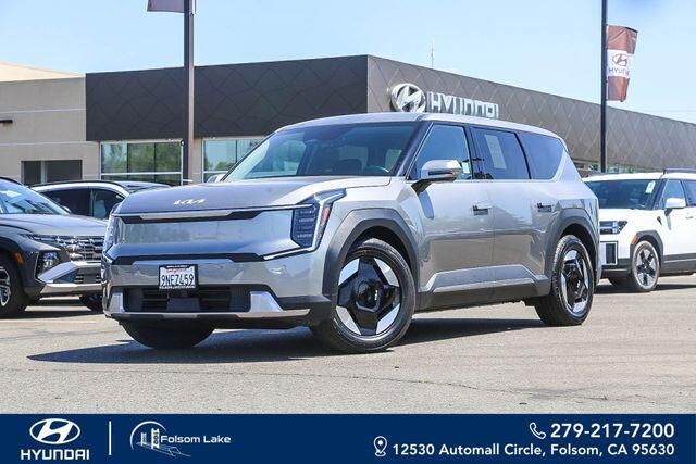 2024 Kia EV9 Light Long Range — photo 1 of 11