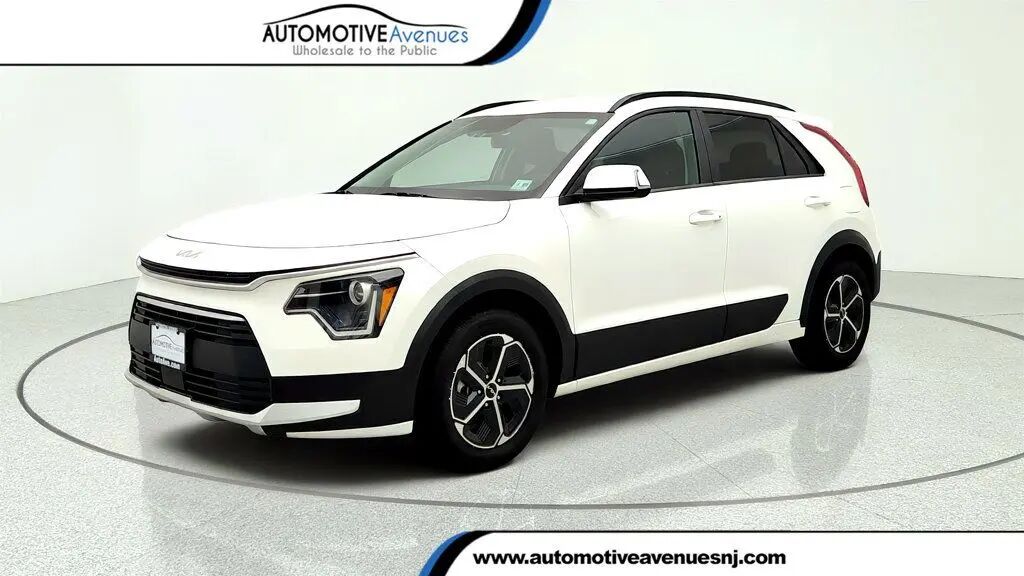 2024 Kia Niro EX — photo 1 of 13