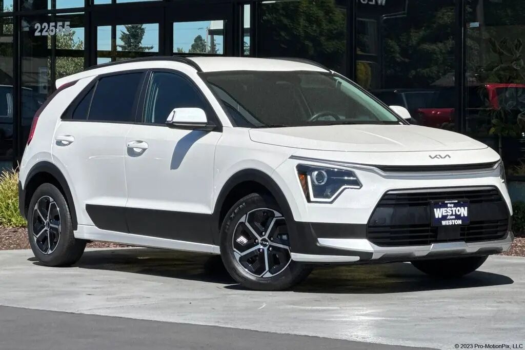 2025 Kia Niro EX — photo 1 of 13