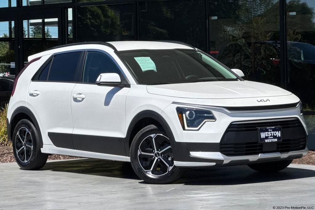 2023 Kia Niro EX — photo 1 of 13