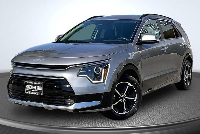 2025 Kia Niro SX — photo 1 of 13