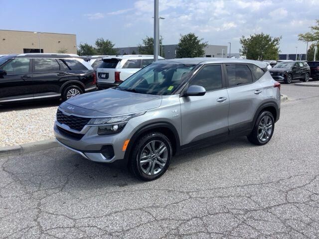 2022 Kia Seltos LX — photo 1 of 13
