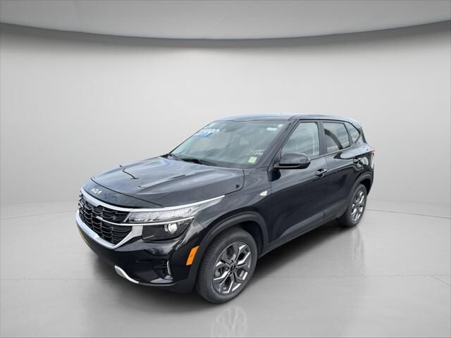 2024 Kia Seltos LX — photo 1 of 13