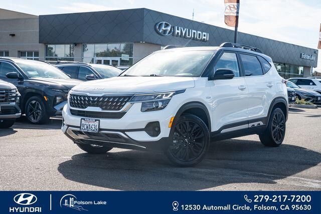 2023 Kia Seltos Nightfall — photo 1 of 11