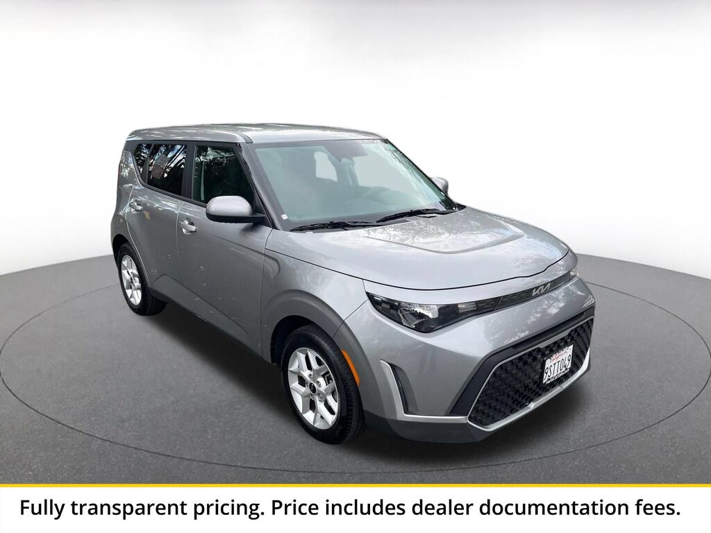2025 Kia Soul LX — photo 1 of 11
