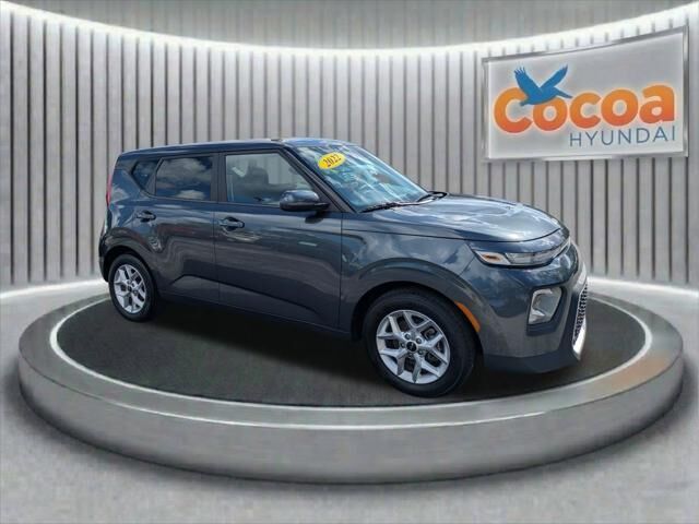 2022 Kia Soul LX — photo 1 of 13