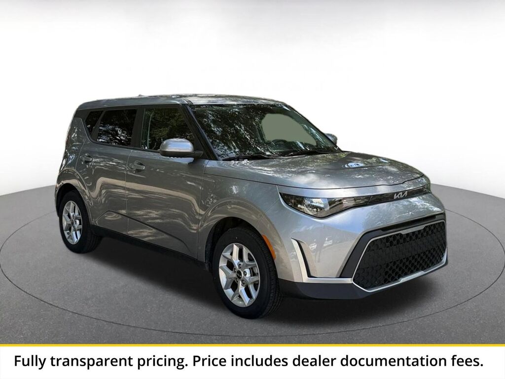 2025 Kia Soul LX — photo 1 of 11