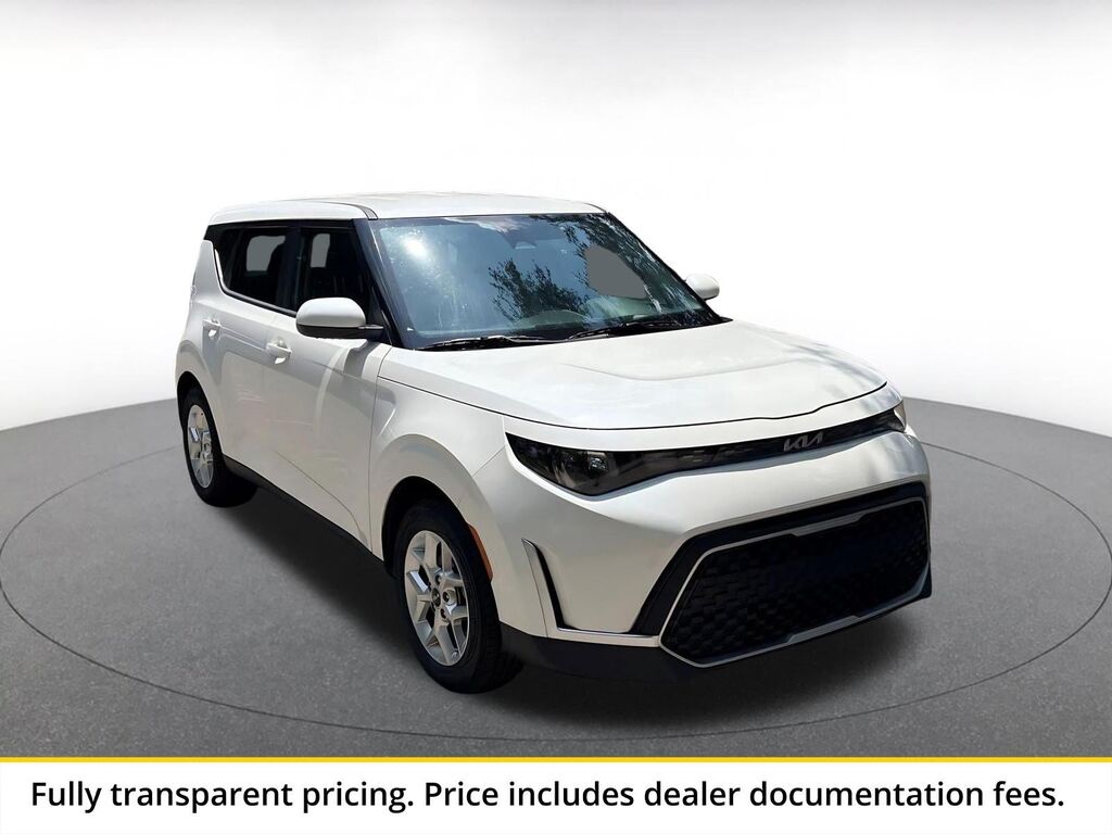 2025 Kia Soul LX — photo 1 of 11