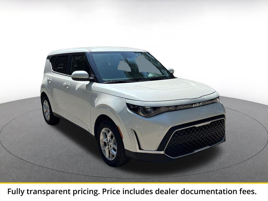 2025 Kia Soul LX — photo 1 of 11