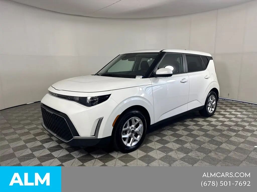 2025 Kia Soul LX — photo 1 of 13