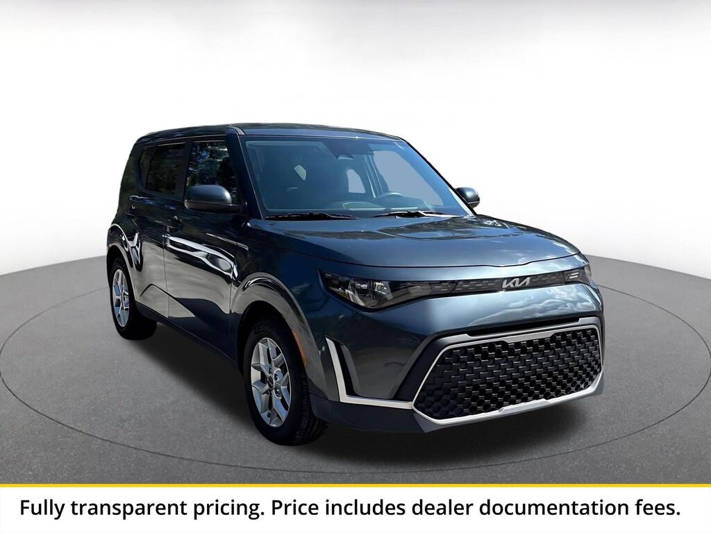 2025 Kia Soul LX — photo 1 of 13