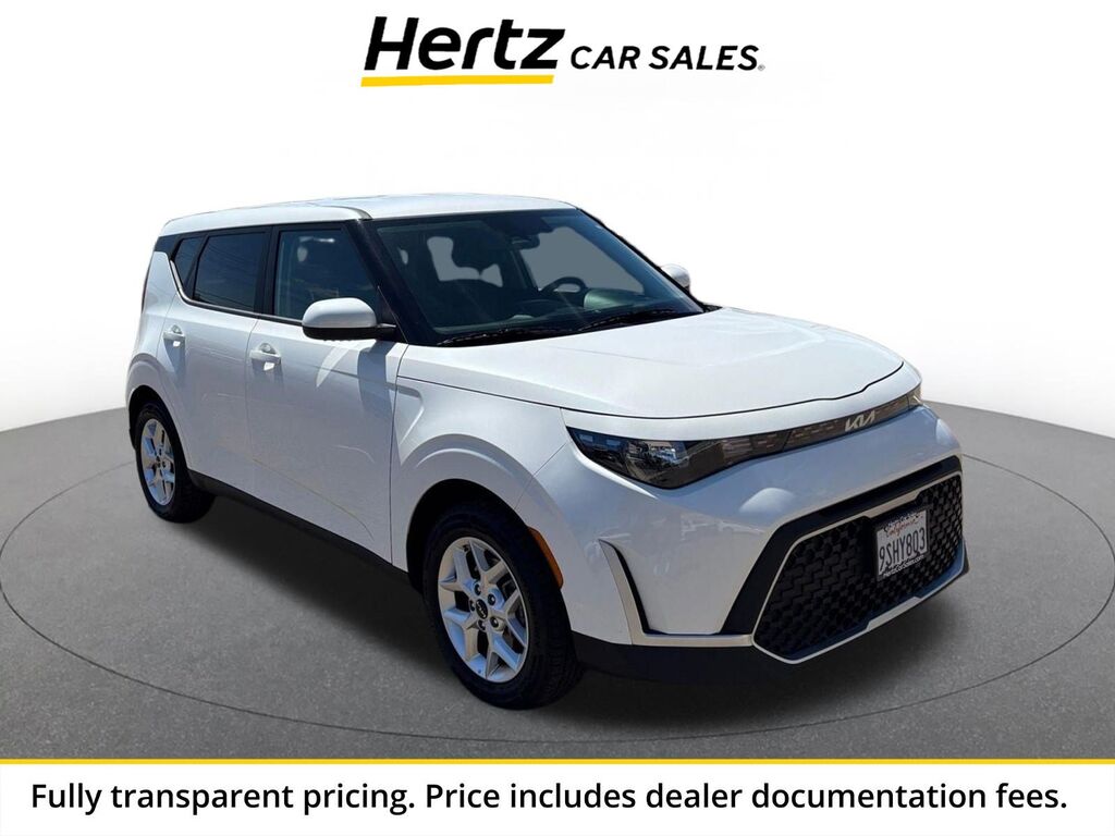 2025 Kia Soul LX — photo 1 of 13