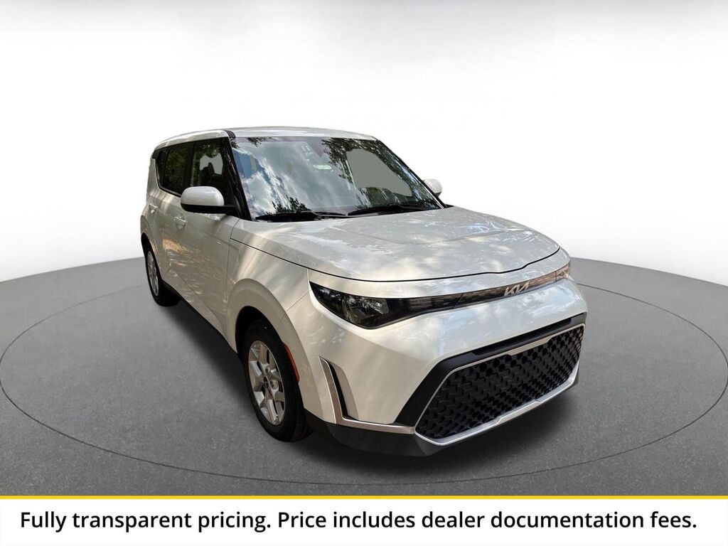 2025 Kia Soul LX — photo 1 of 11
