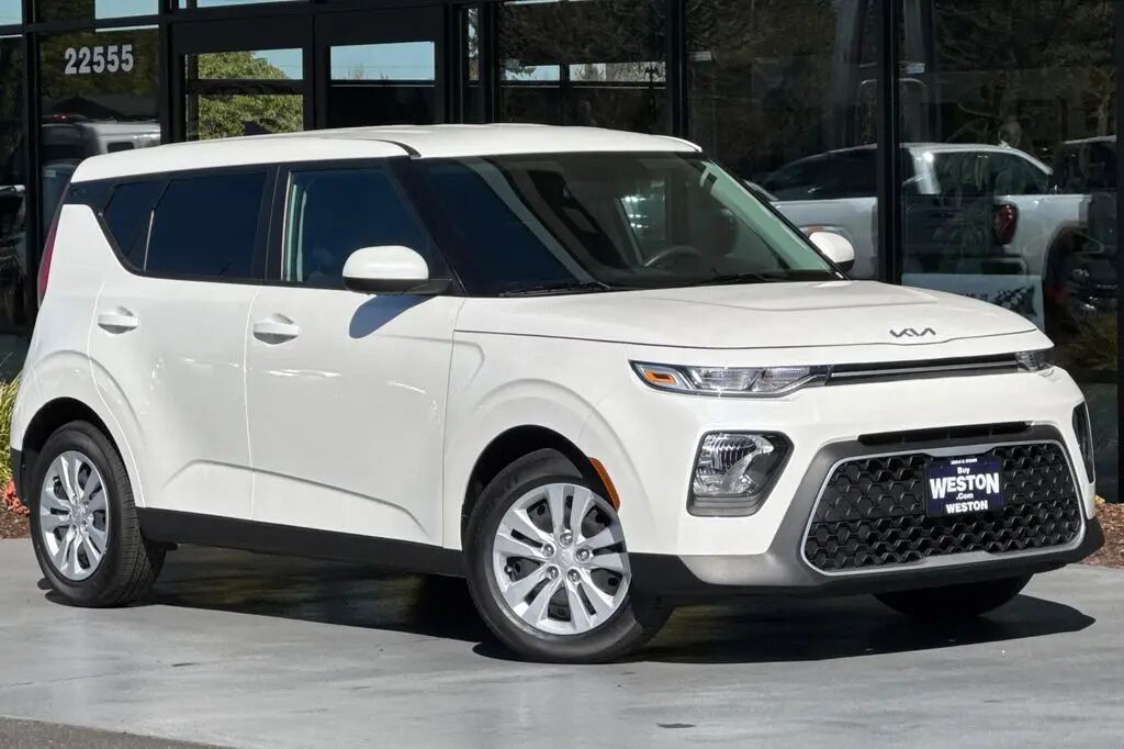 2022 Kia Soul LX — photo 1 of 13
