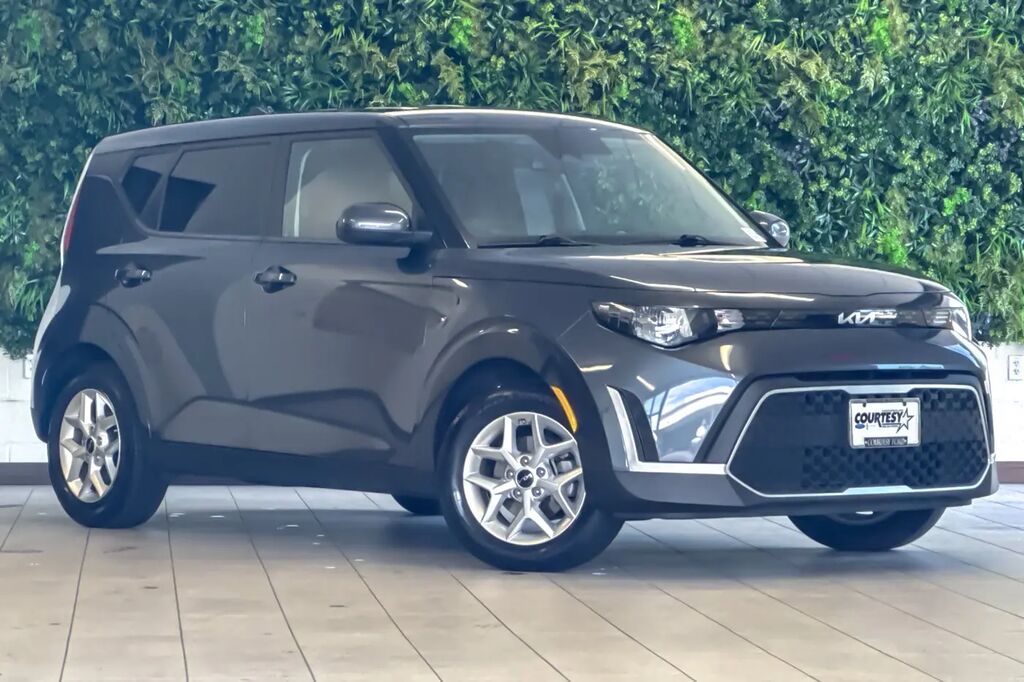 2023 Kia Soul S — photo 1 of 12
