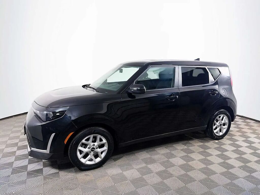 2023 Kia Soul S — photo 1 of 13