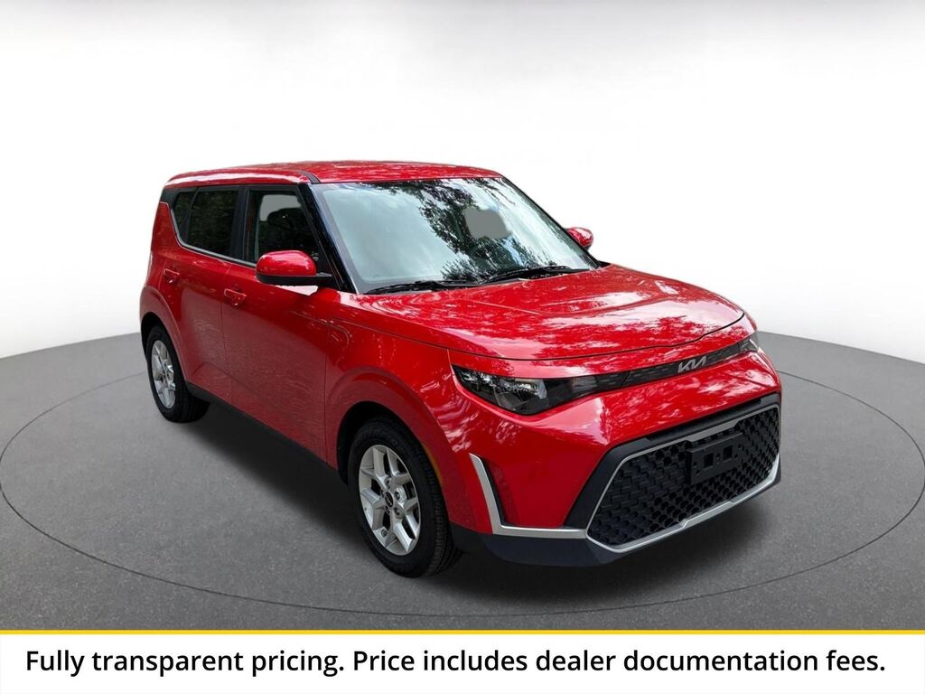 2025 Kia Soul LX — photo 1 of 11