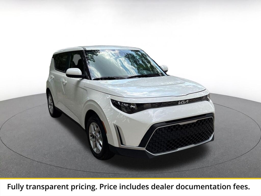 2025 Kia Soul LX — photo 1 of 13