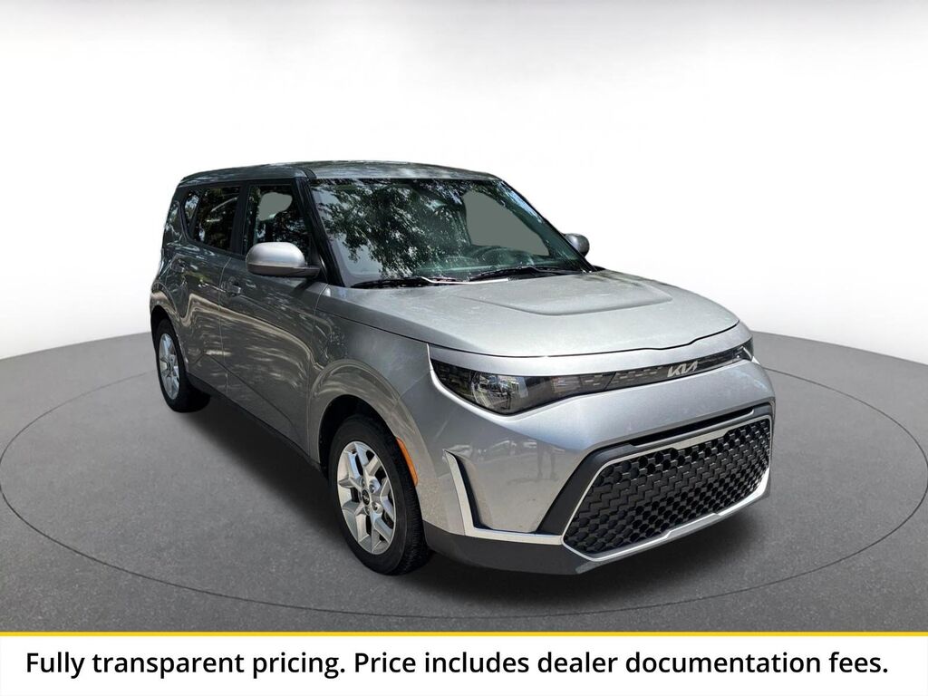 2025 Kia Soul LX — photo 1 of 11