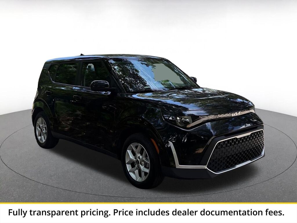 2025 Kia Soul LX — photo 1 of 11