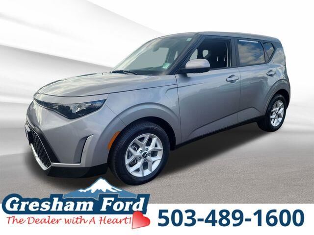 2025 Kia Soul LX — photo 1 of 3