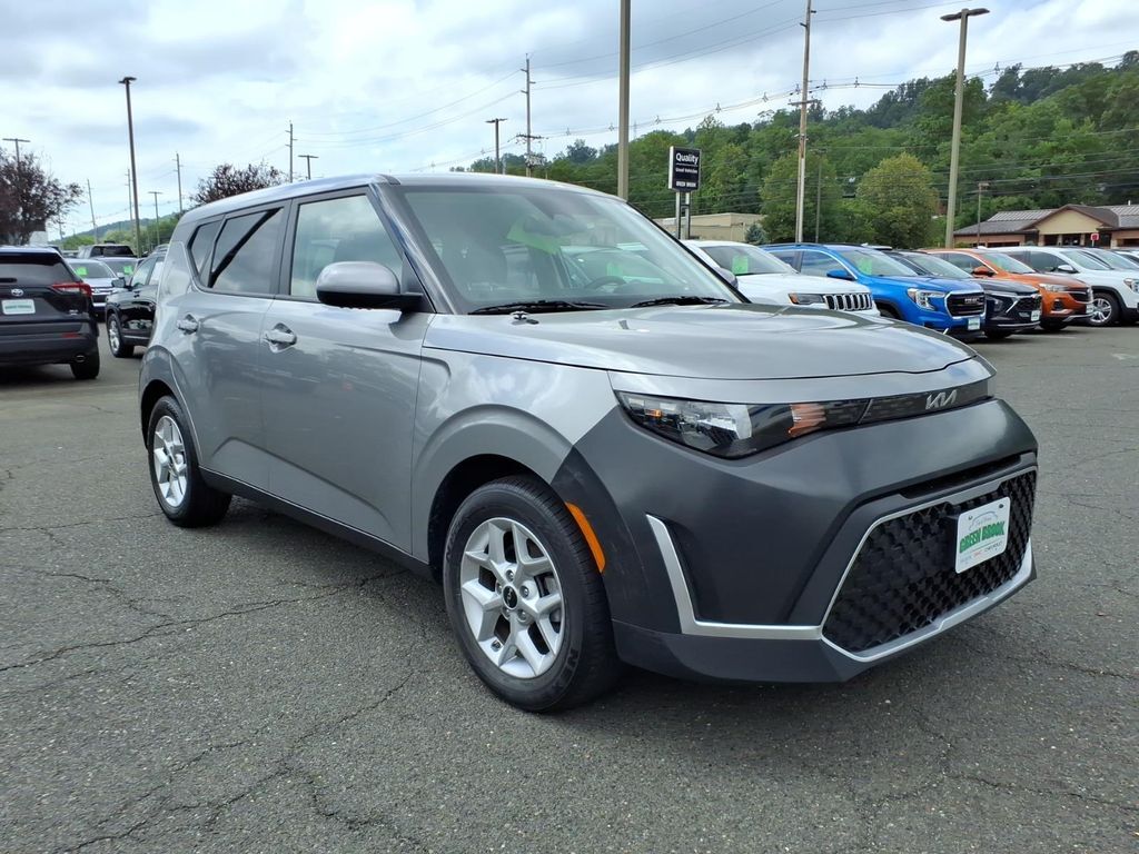 2023 Kia Soul S — photo 1 of 13