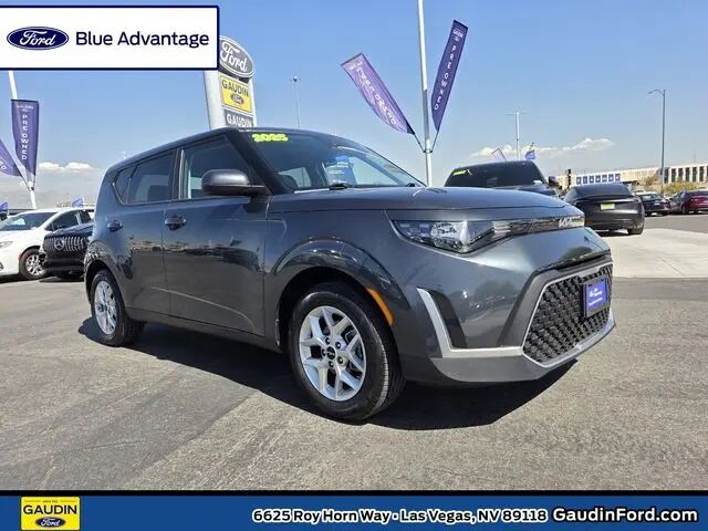 2025 Kia Soul LX — photo 1 of 12