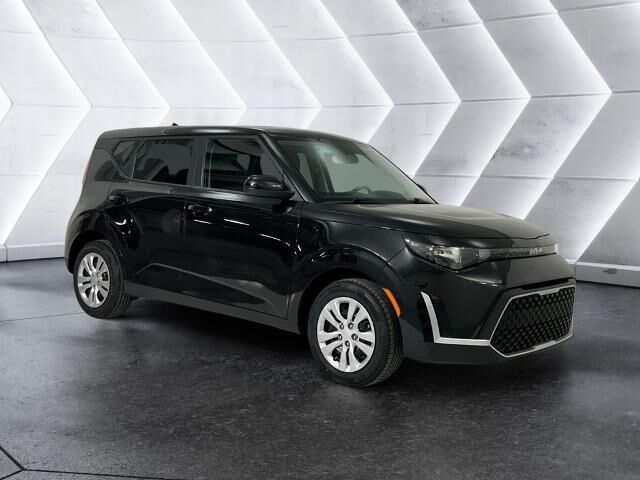 2023 Kia Soul LX — photo 1 of 2