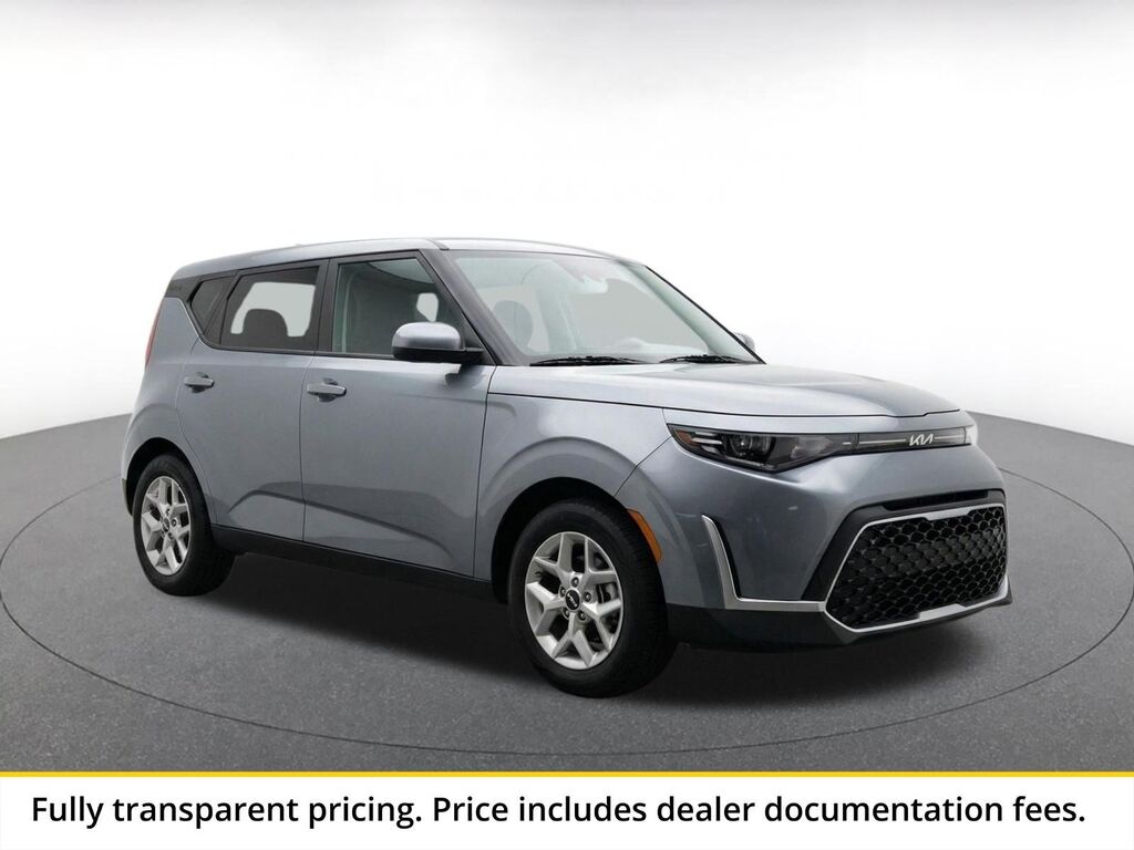 2025 Kia Soul LX — photo 1 of 8