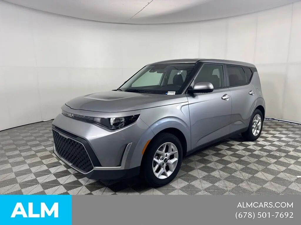 2025 Kia Soul LX — photo 1 of 13
