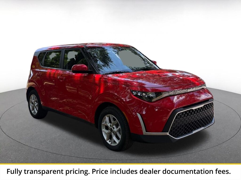 2025 Kia Soul LX — photo 1 of 11