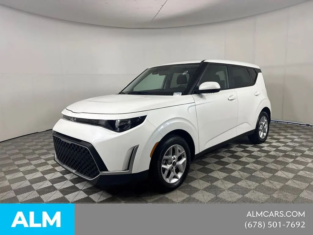 2025 Kia Soul LX — photo 1 of 13