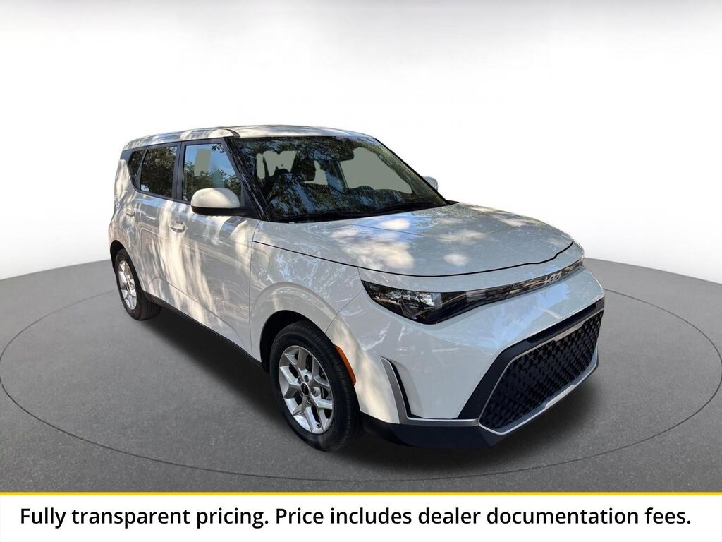 2025 Kia Soul LX — photo 1 of 11