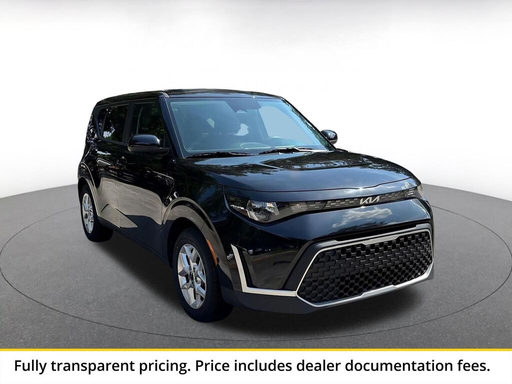 2025 Kia Soul LX — photo 1 of 11