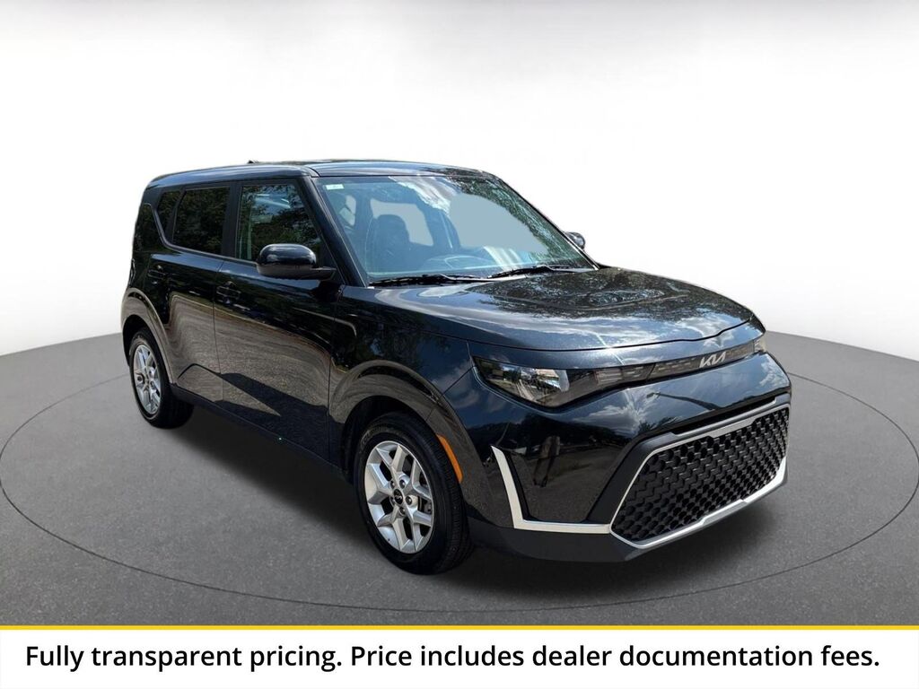 2025 Kia Soul LX — photo 1 of 11