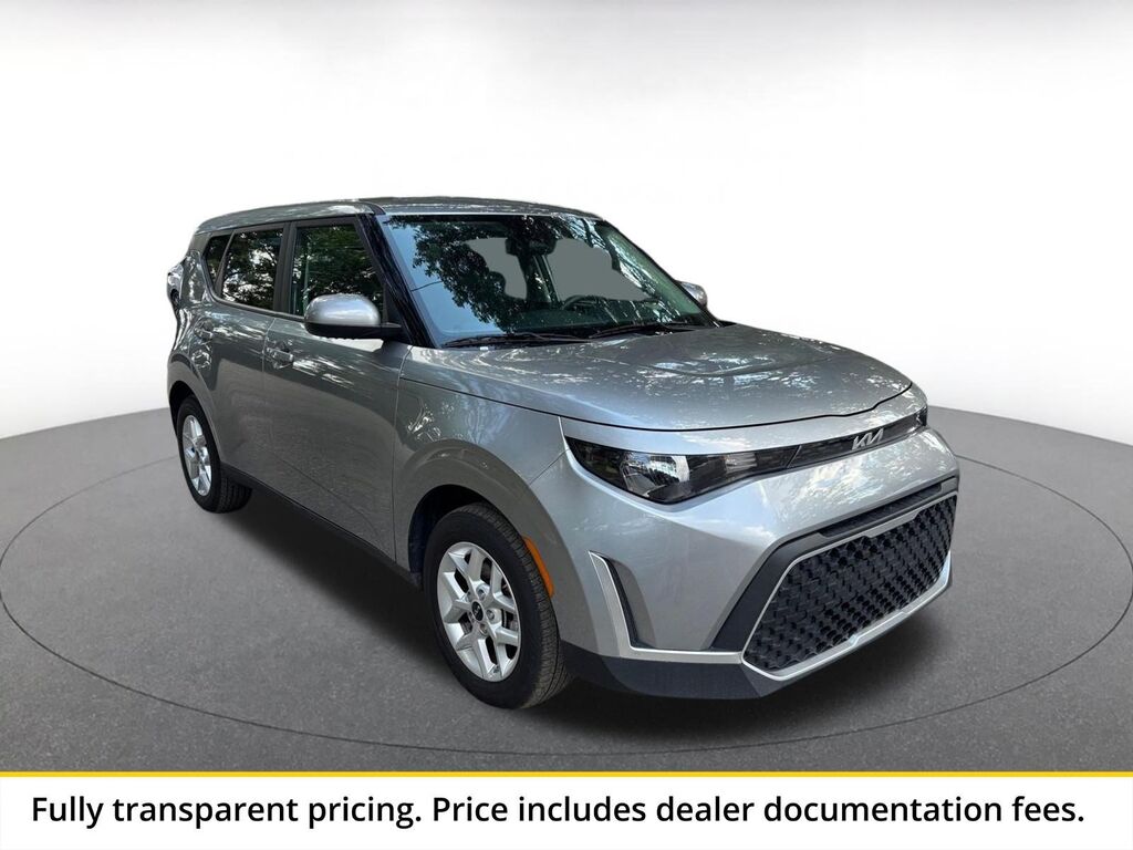 2025 Kia Soul LX — photo 1 of 11