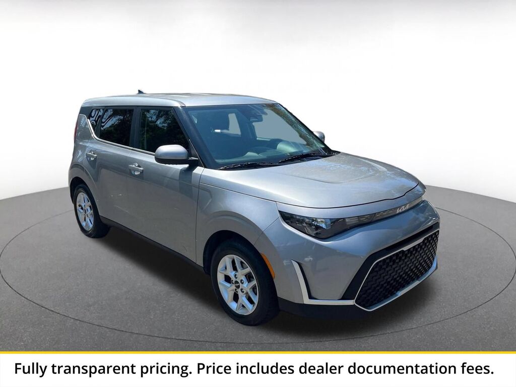 2025 Kia Soul LX — photo 1 of 13